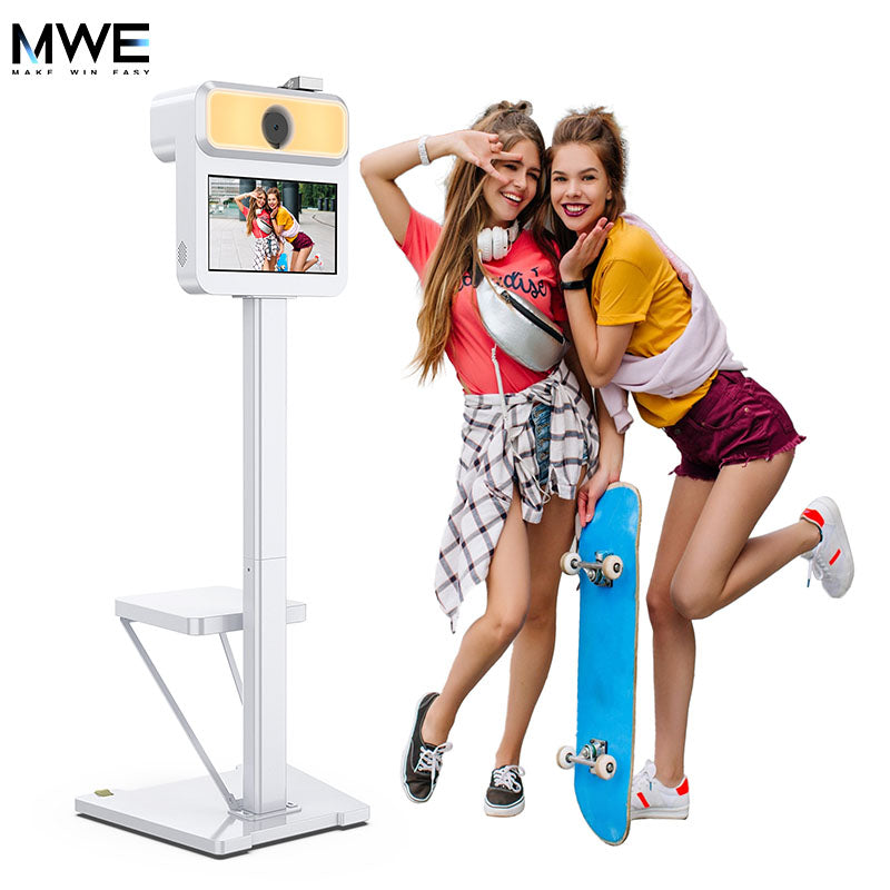 Horizontal LCD screen photo booth